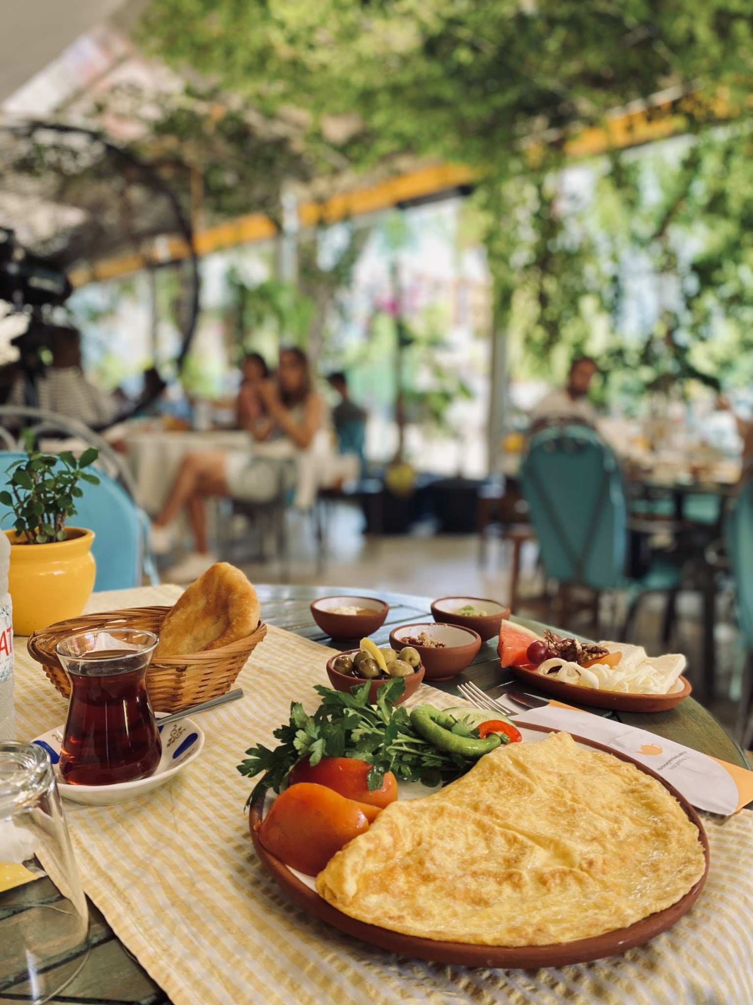 Sarı Demlik Kahvaltı