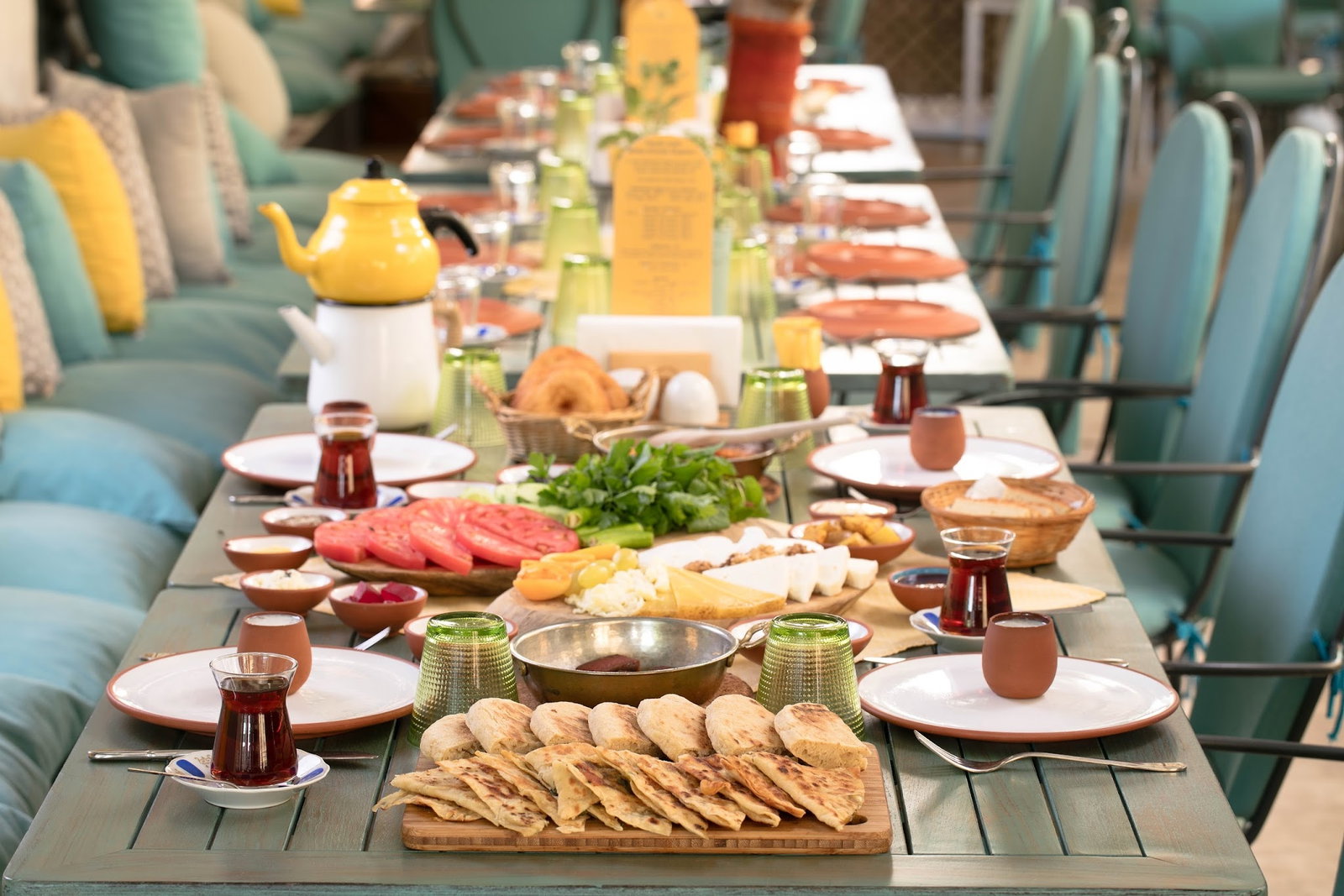 Sarı Demlik Kahvaltı