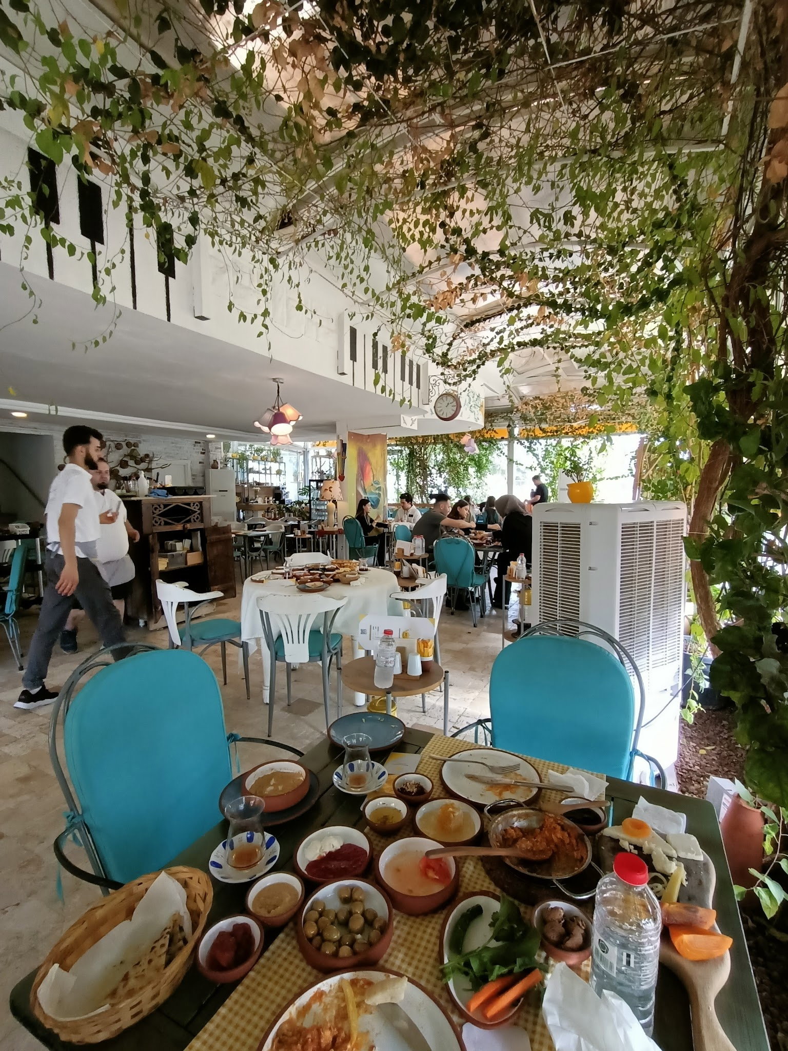 Sarı Demlik Kahvaltı