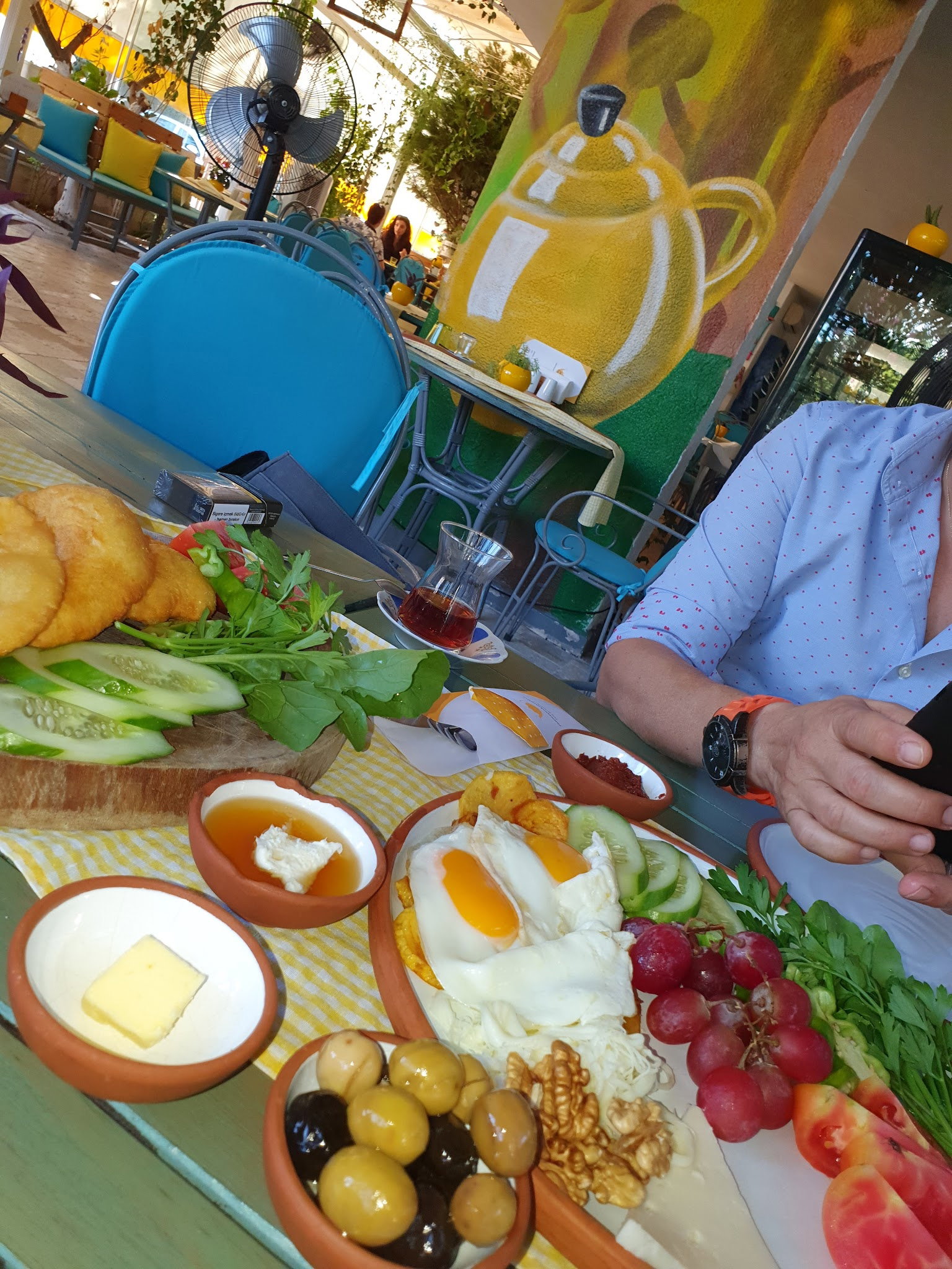 Sarı Demlik Kahvaltı