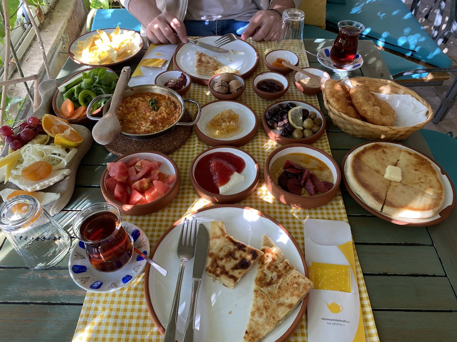 Sarı Demlik Kahvaltı