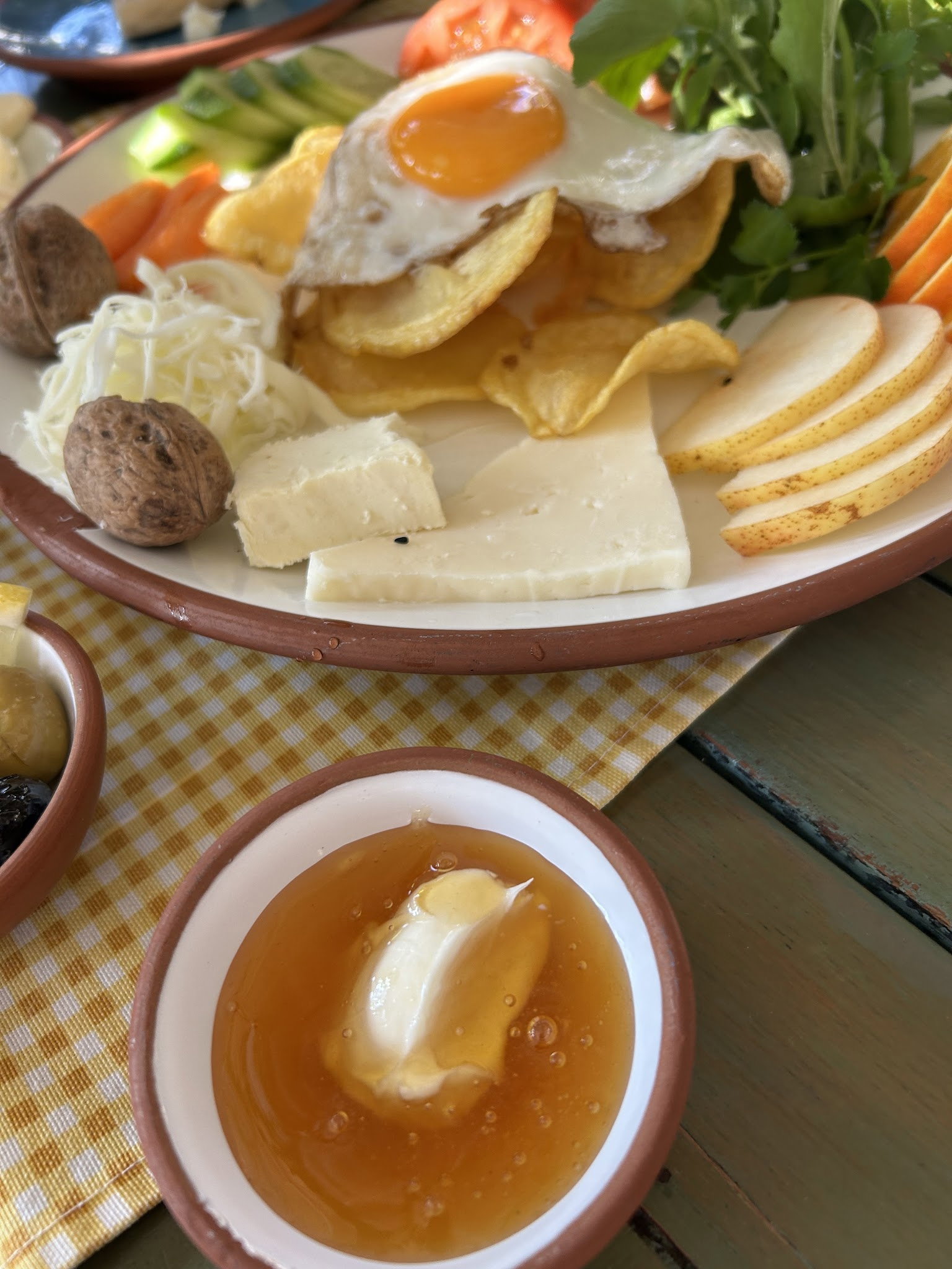 Sarı Demlik Kahvaltı