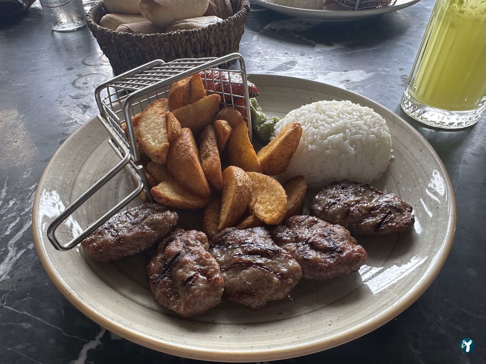 Balkon Cafe Restaurant