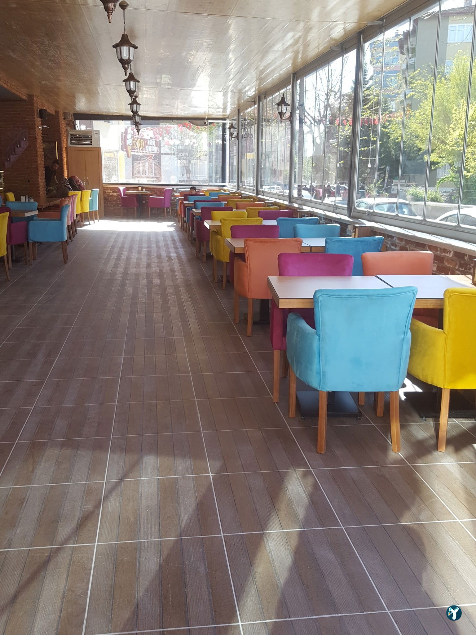Emmi Cafe