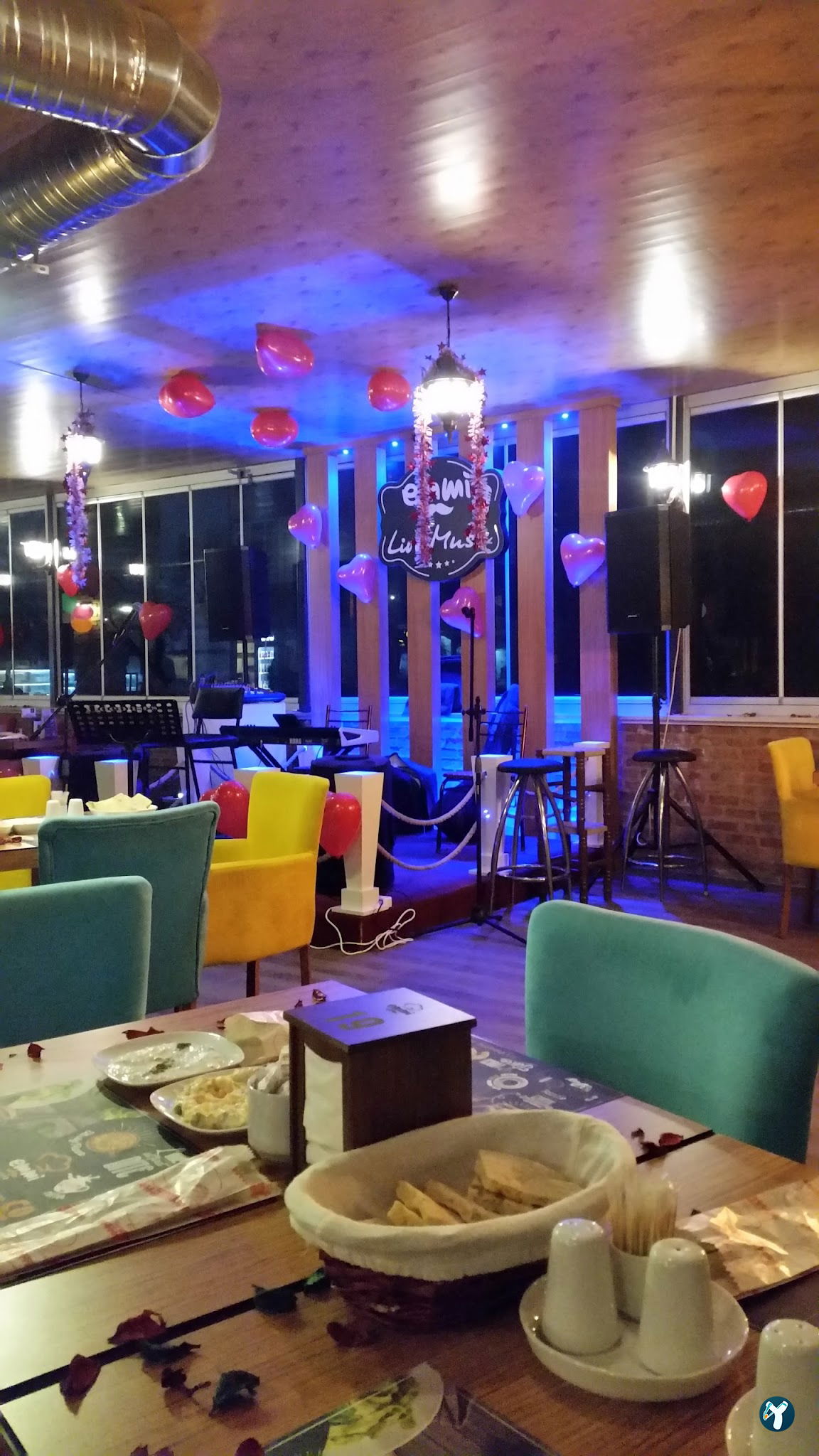 Emmi Cafe