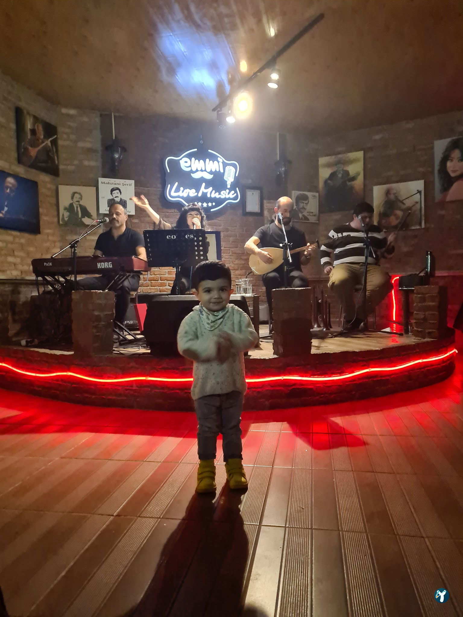 Emmi Cafe
