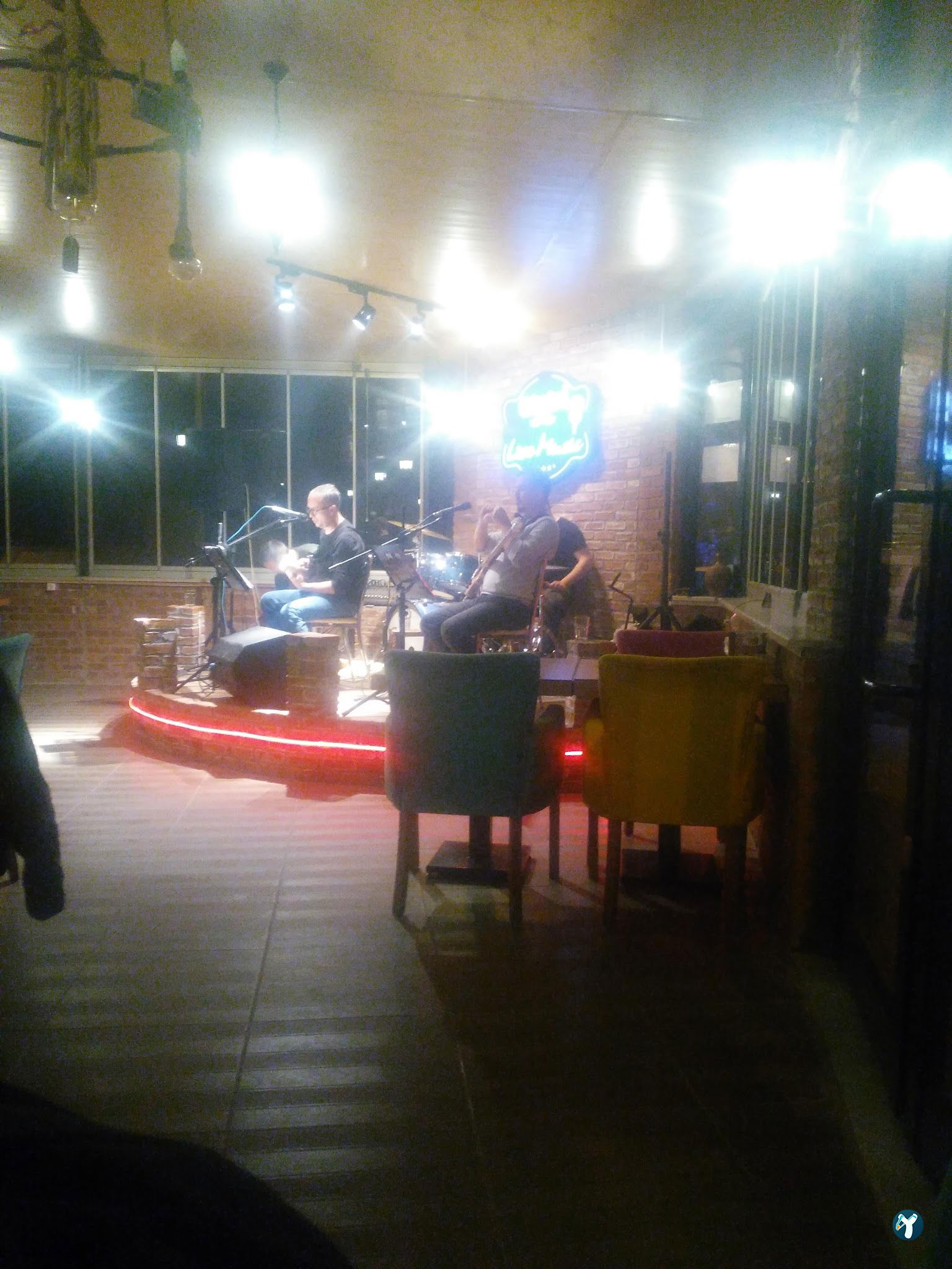 Emmi Cafe