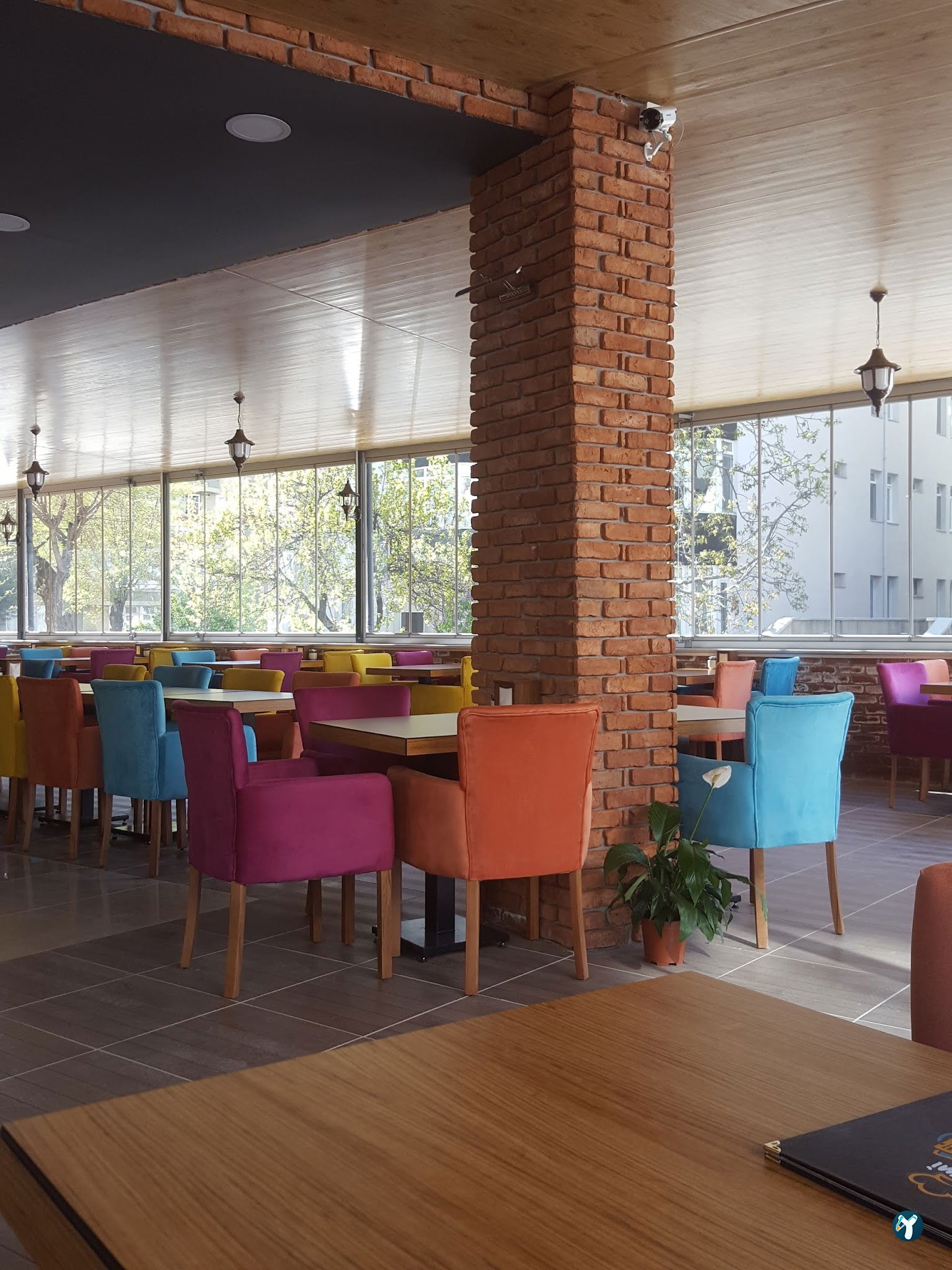 Emmi Cafe