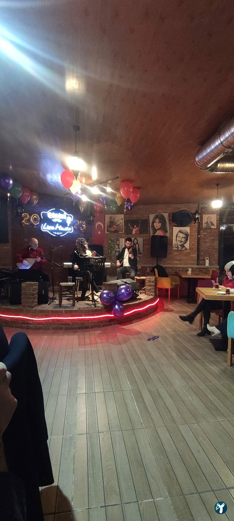 Emmi Cafe