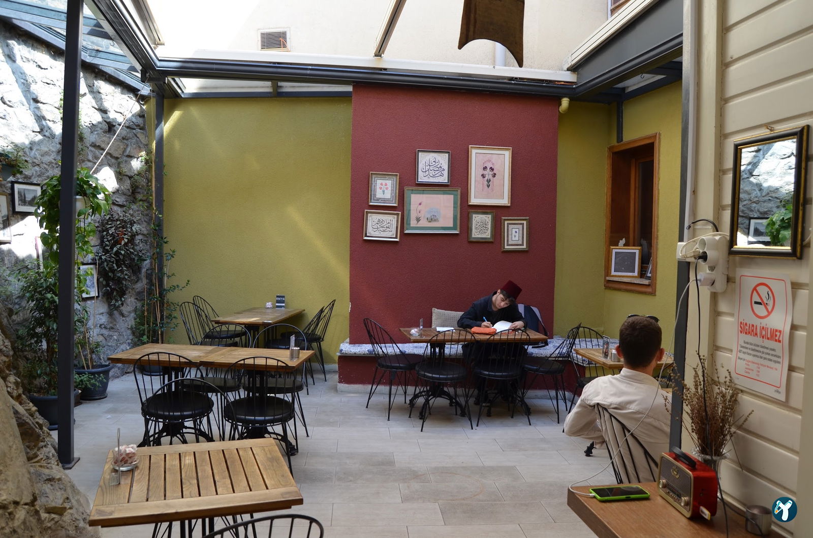 Meva Kitap & Kafe