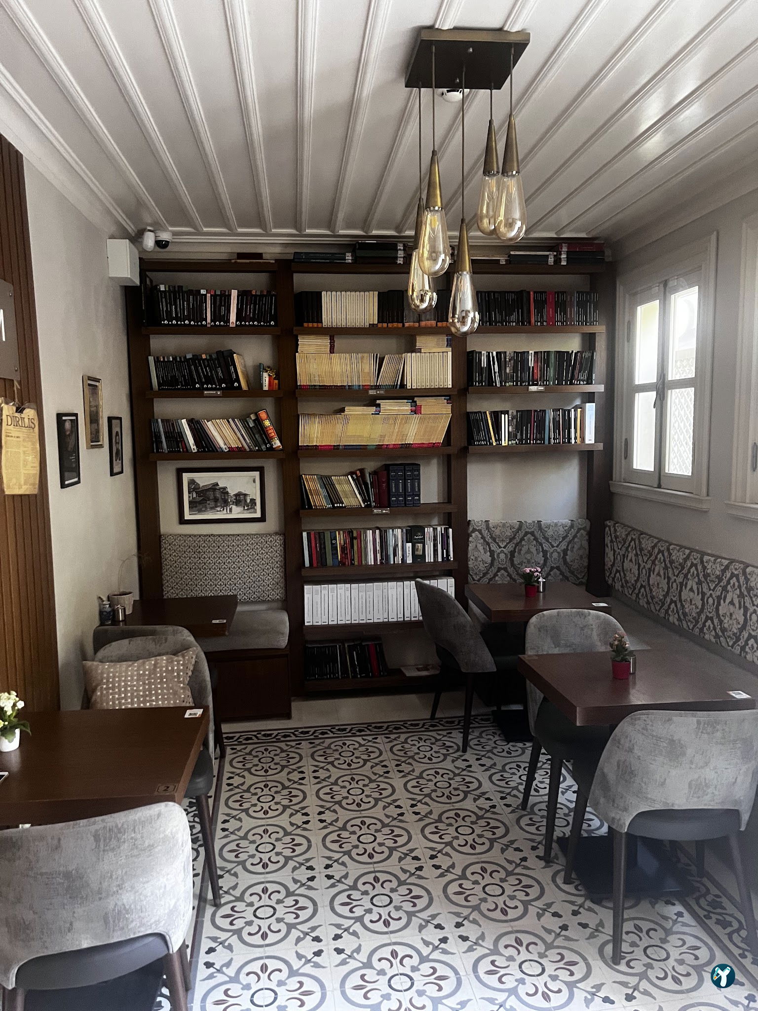 Meva Kitap & Kafe