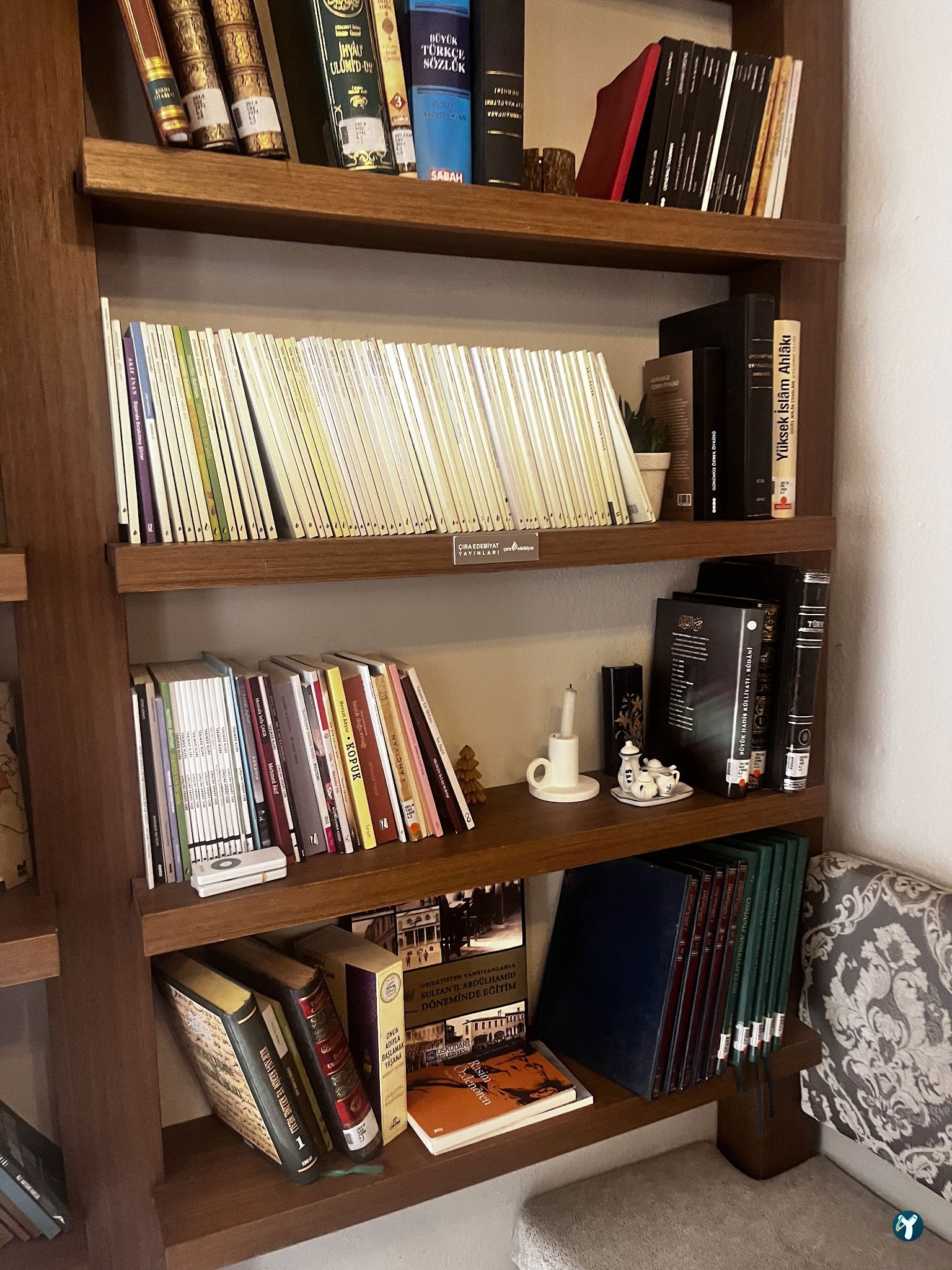Meva Kitap & Kafe