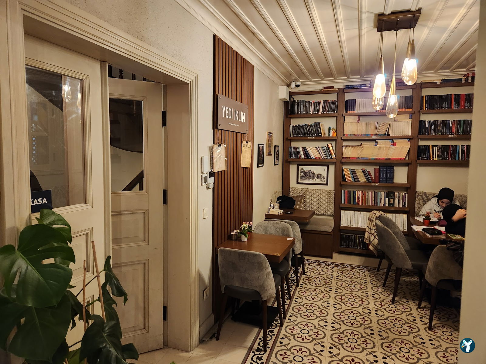 Meva Kitap & Kafe