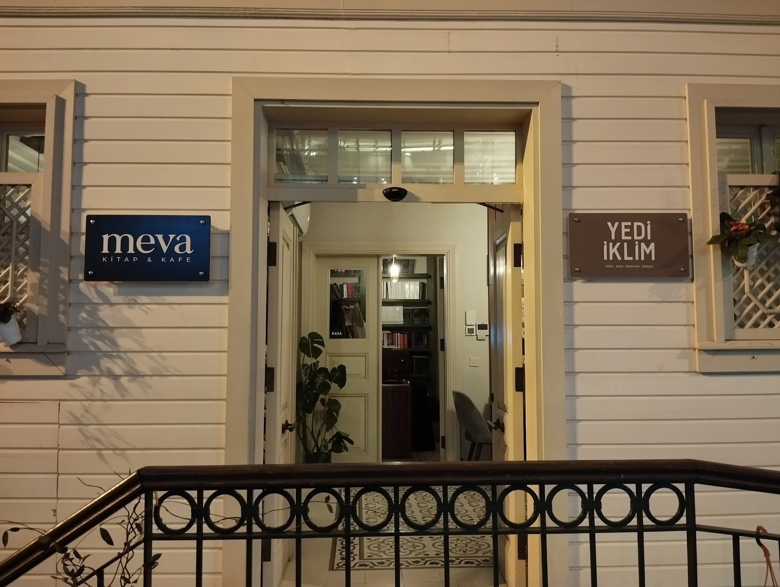 Meva Kitap & Kafe