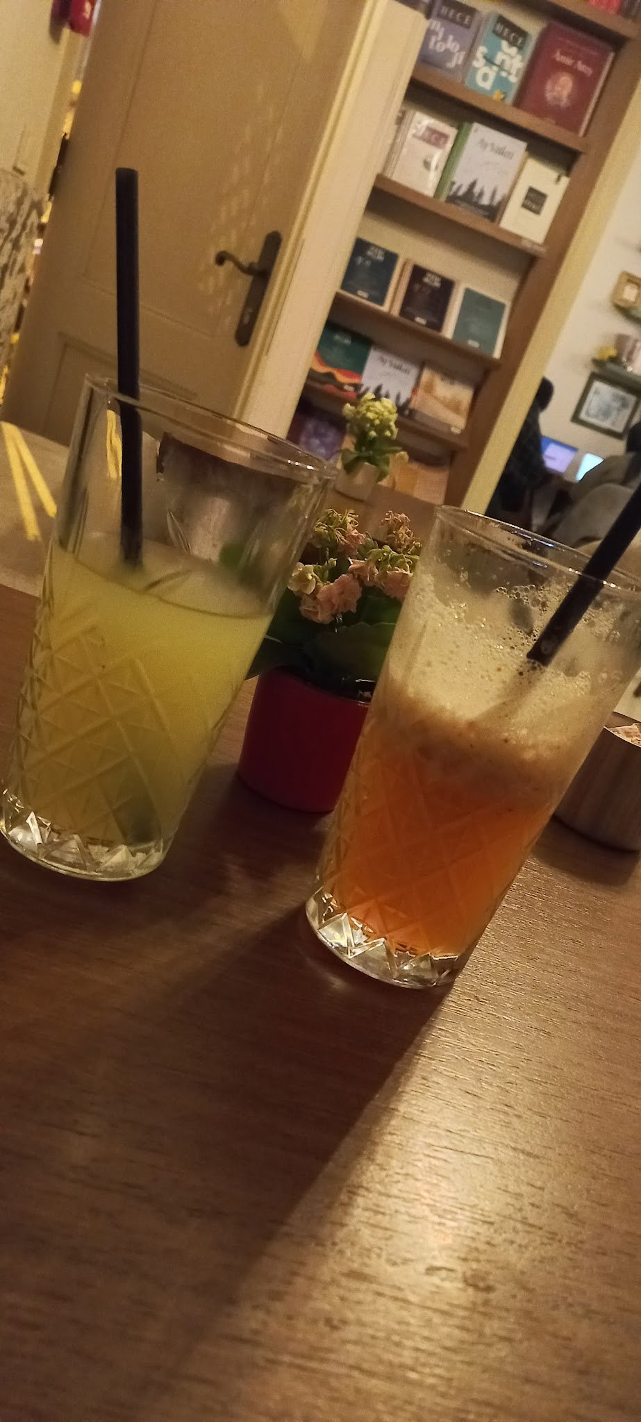 Meva Kitap & Kafe