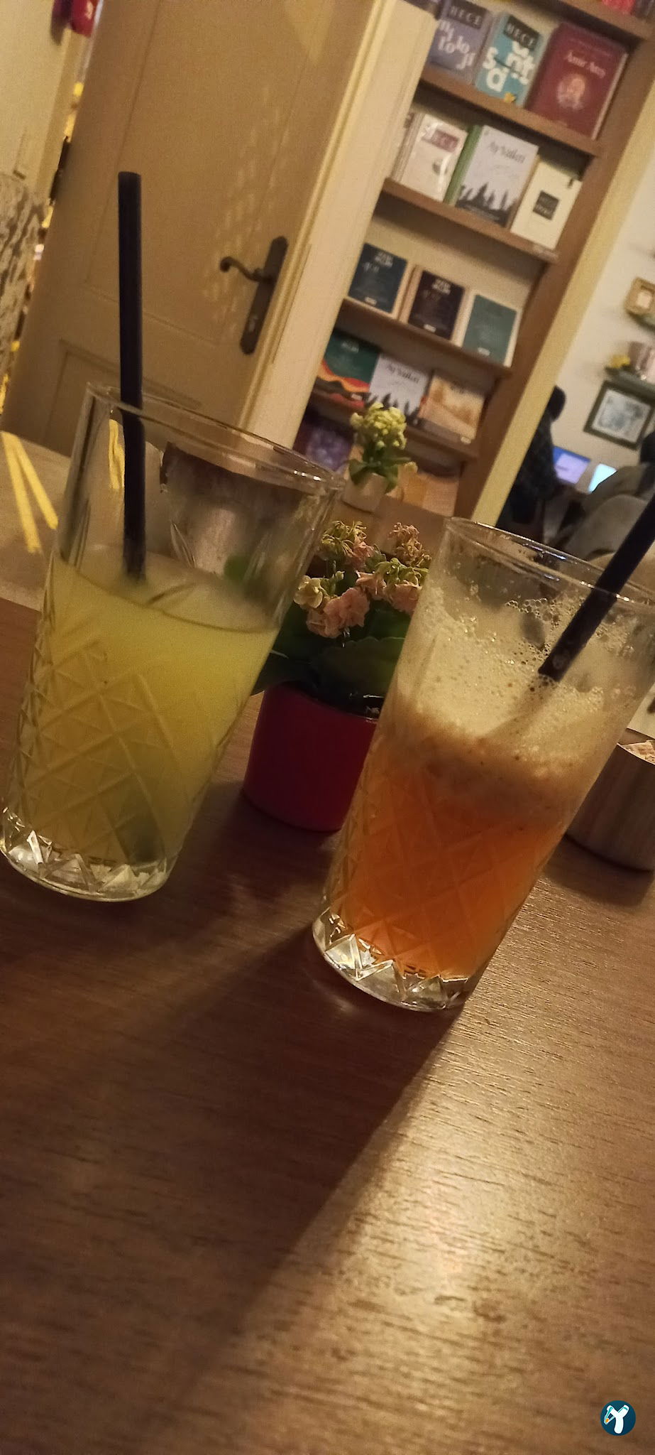 Meva Kitap & Kafe