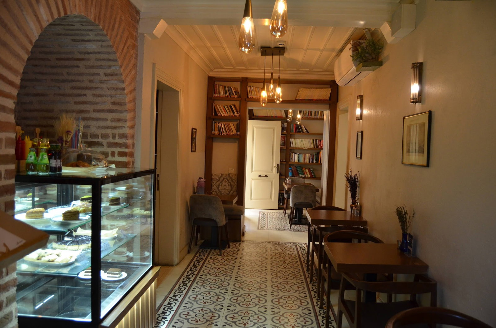 Meva Kitap & Kafe
