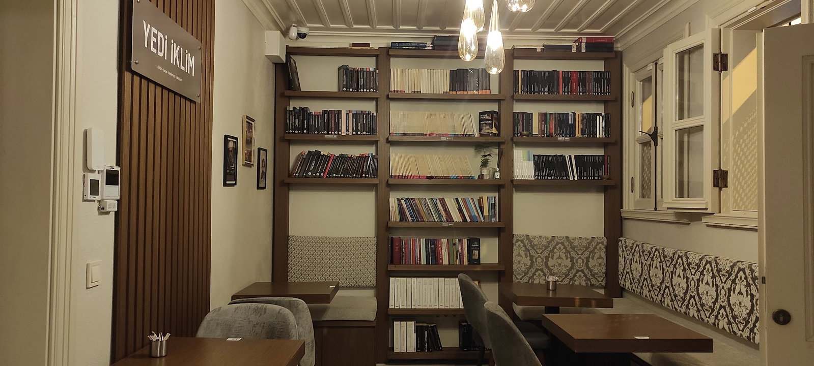 Meva Kitap & Kafe