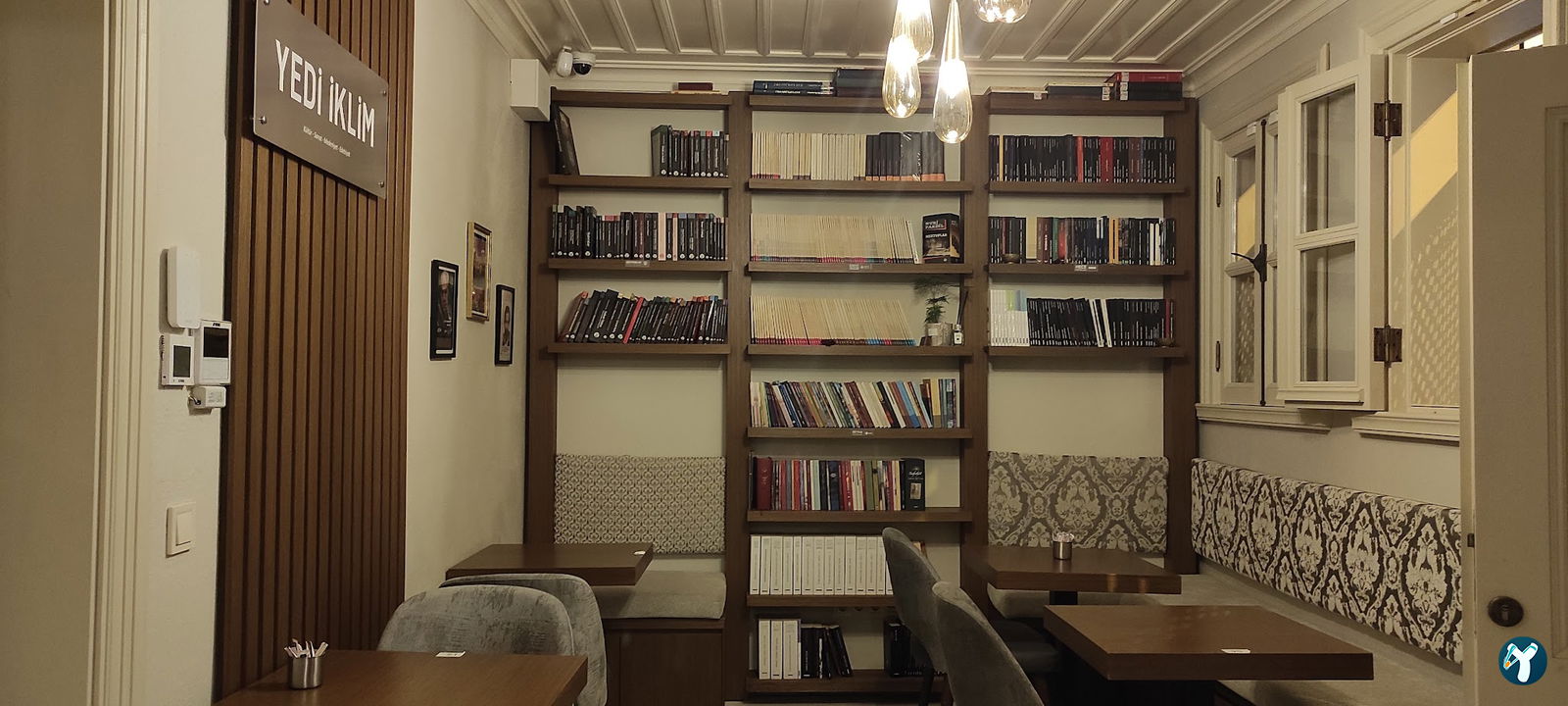 Meva Kitap & Kafe