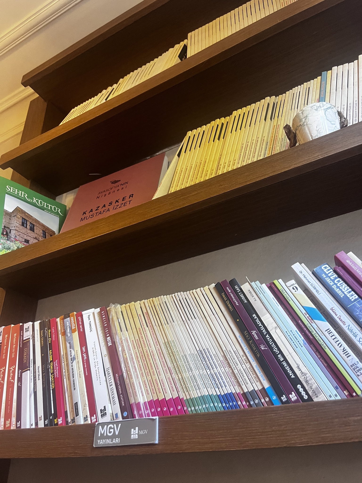 Meva Kitap & Kafe