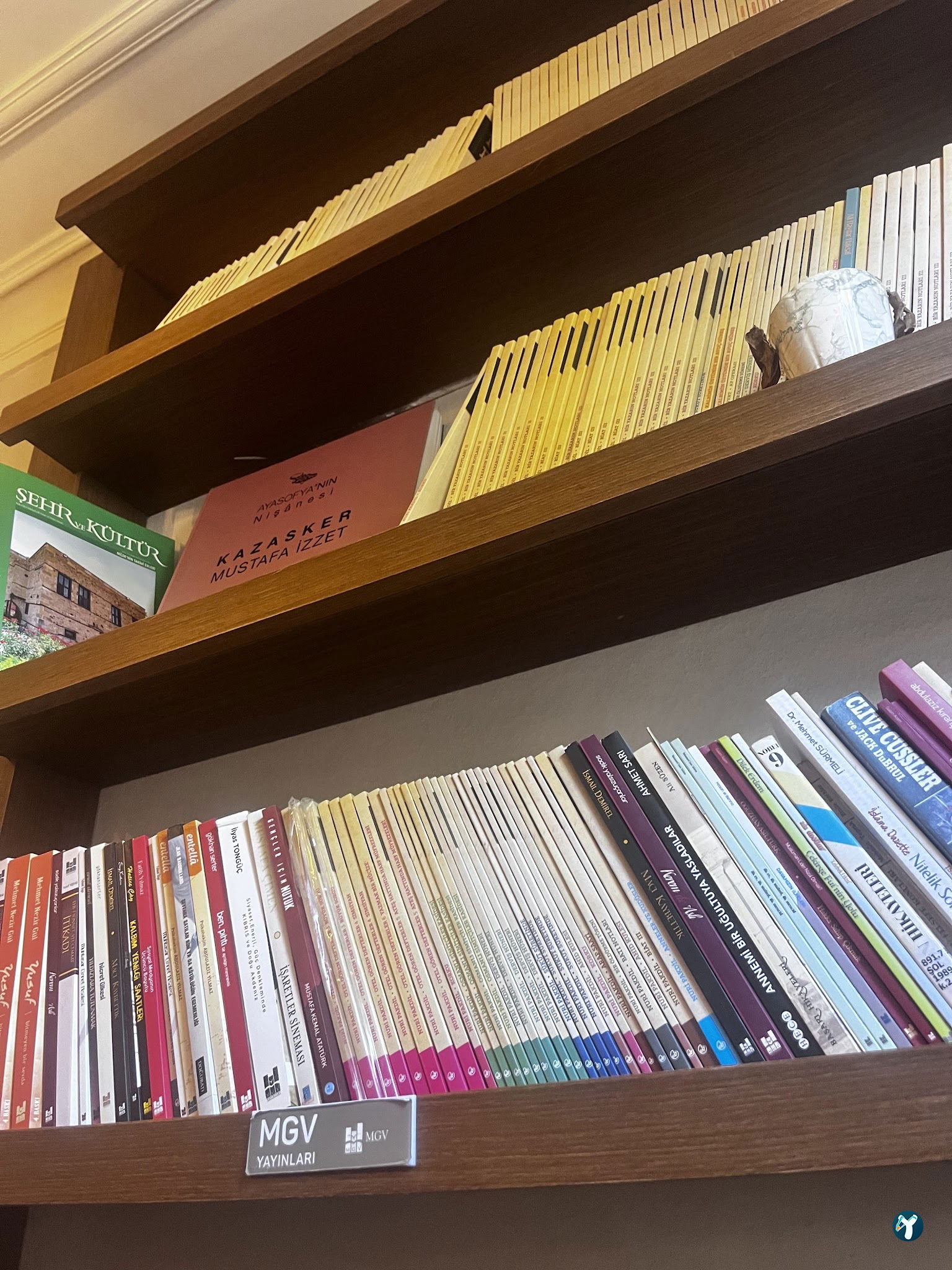 Meva Kitap & Kafe