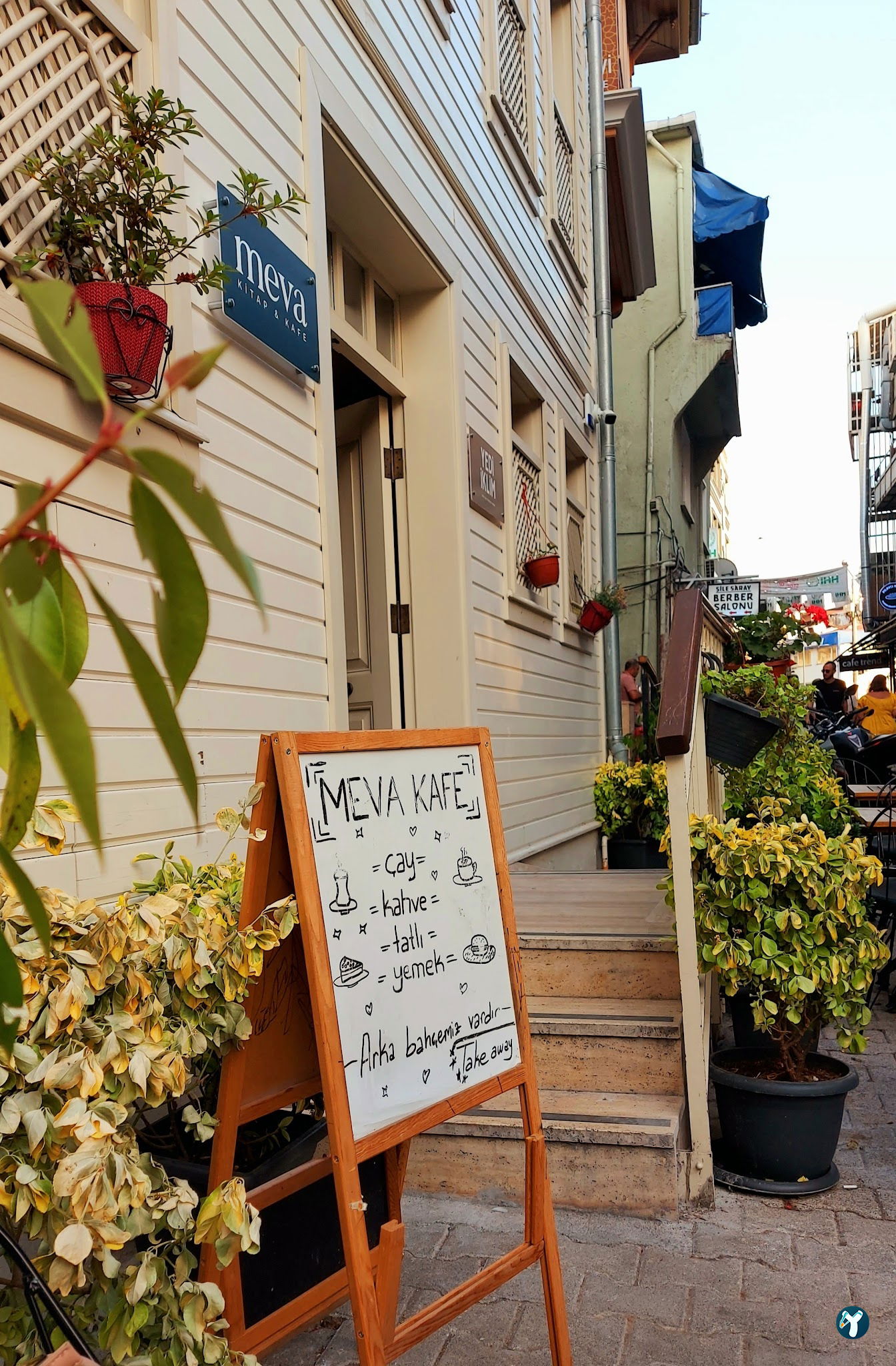 Meva Kitap & Kafe