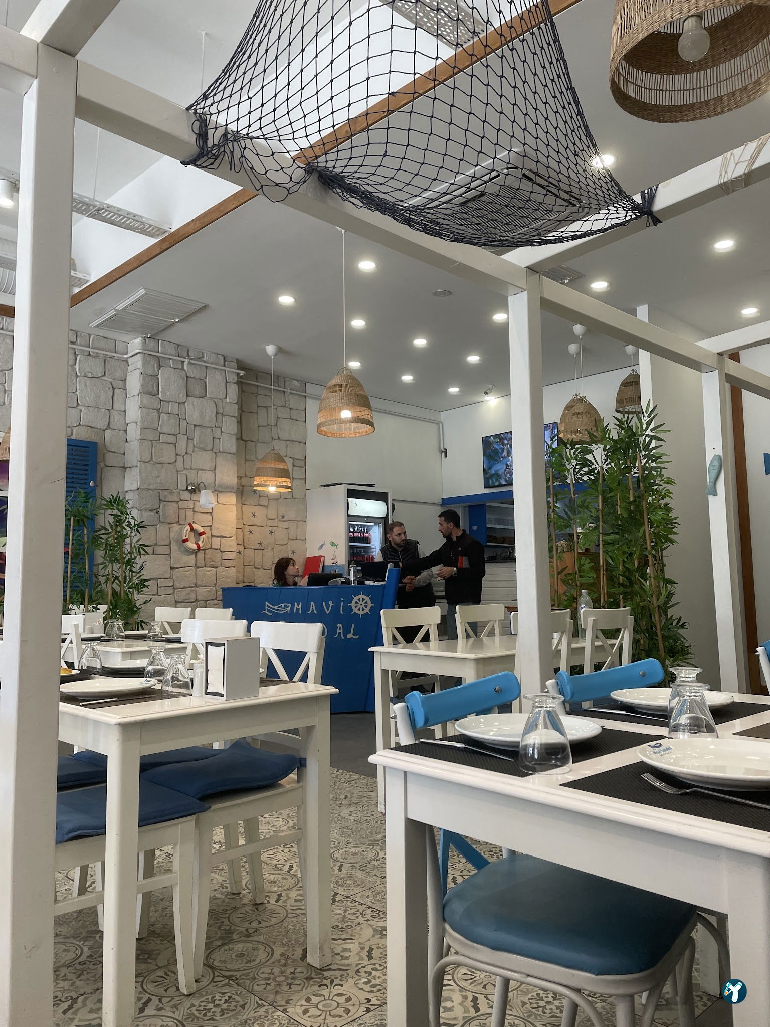 Beyaz Sandal Balikçisi