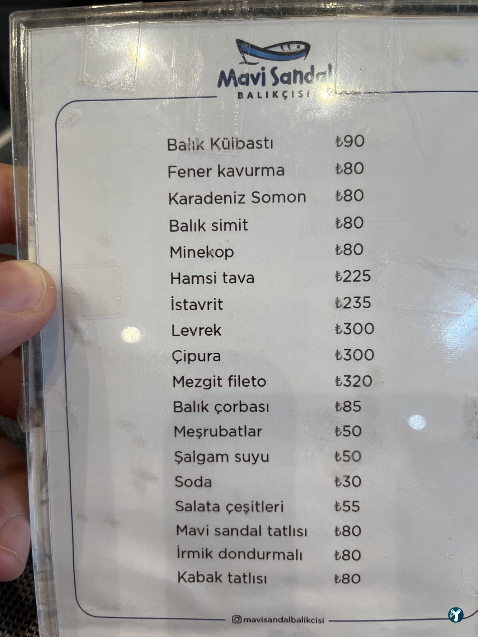 Beyaz Sandal Balikçisi