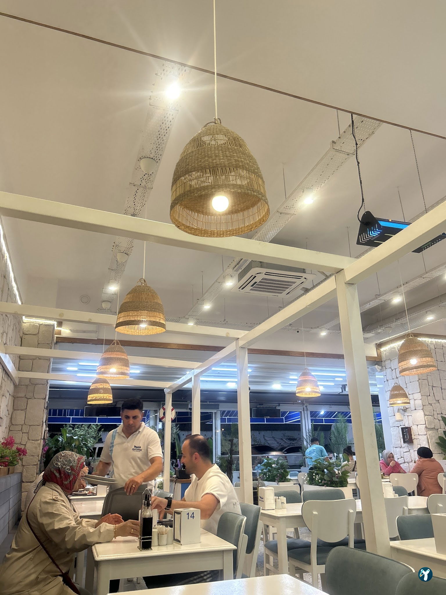 Beyaz Sandal Balikçisi