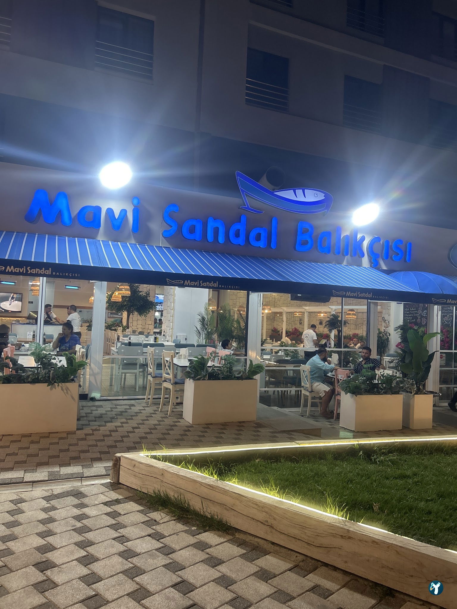 Beyaz Sandal Balikçisi