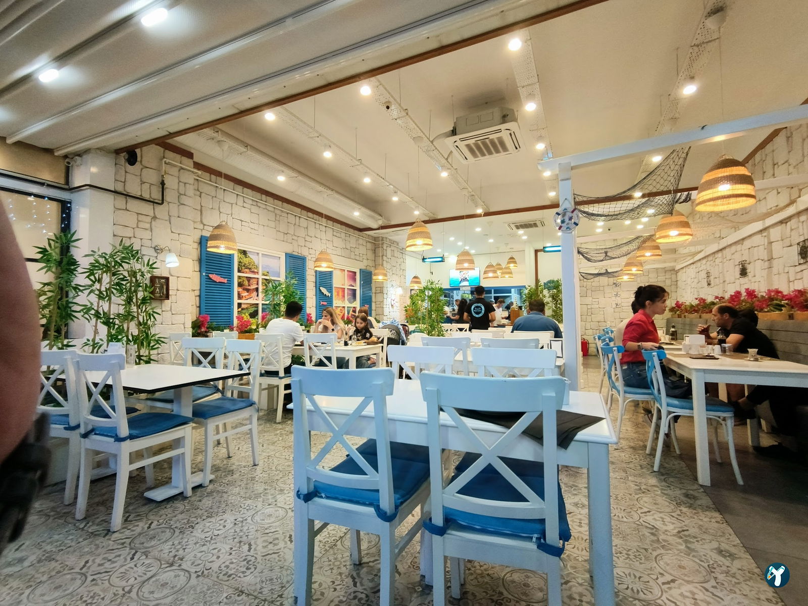 Beyaz Sandal Balikçisi