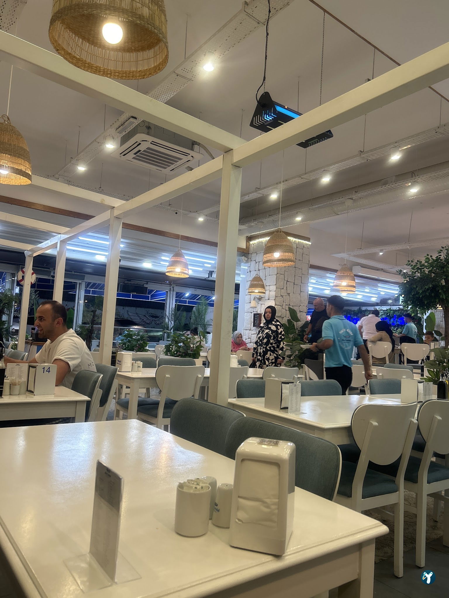 Beyaz Sandal Balikçisi