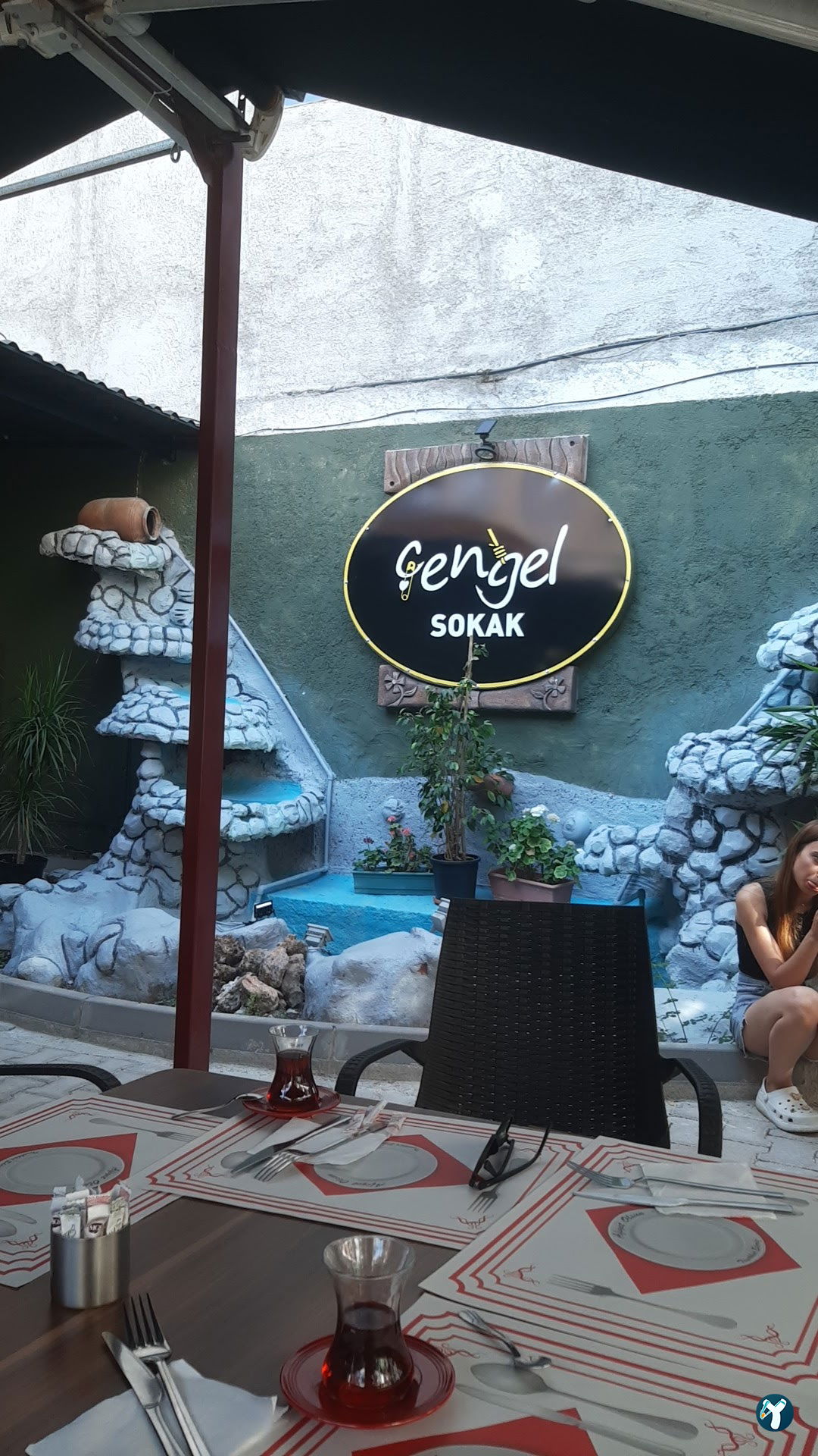 Çengel Sokak, Bahçe, Kampüs