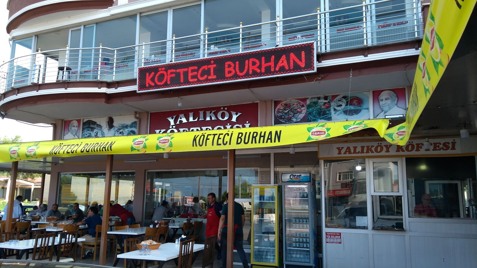 Yalıköy Köftecisi Burhan Ay