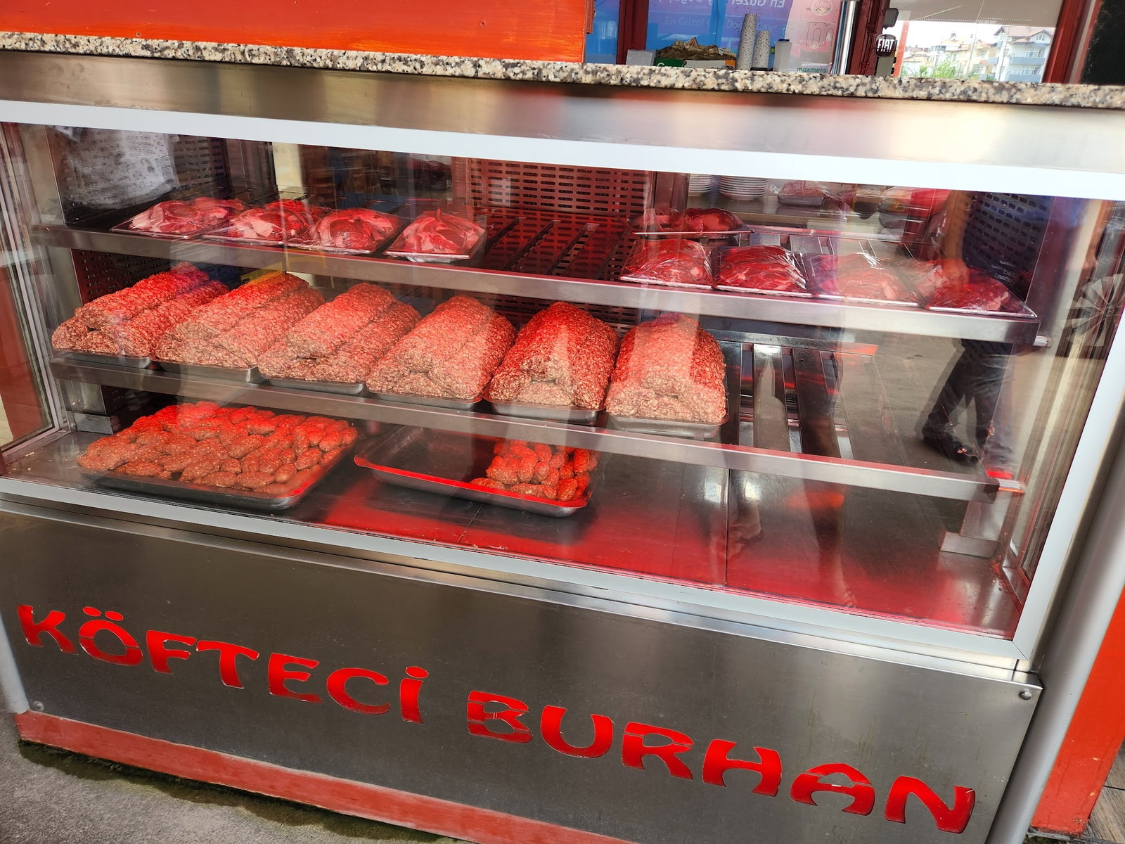 Yalıköy Köftecisi Burhan Ay