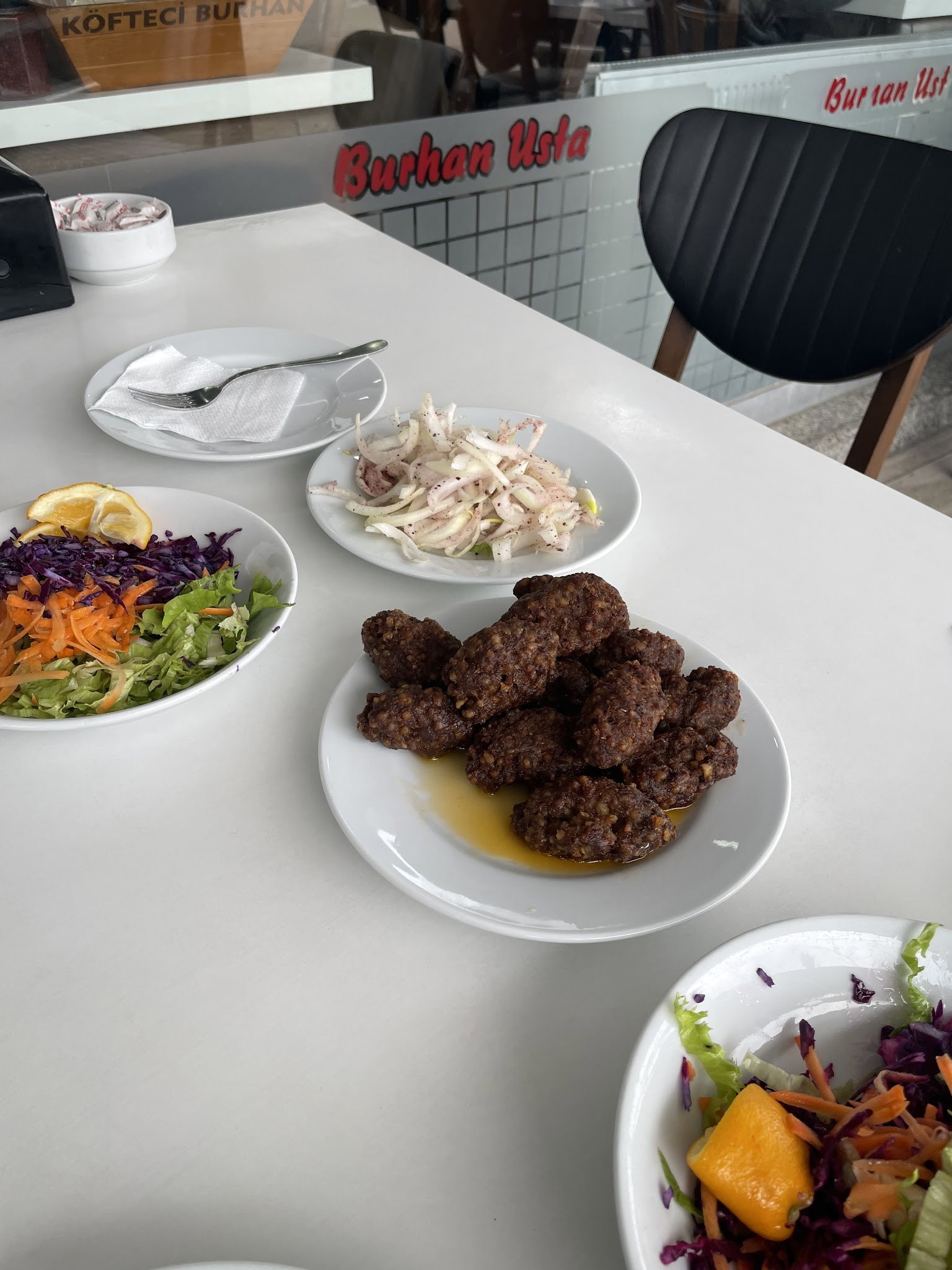 Yalıköy Köftecisi Burhan Ay