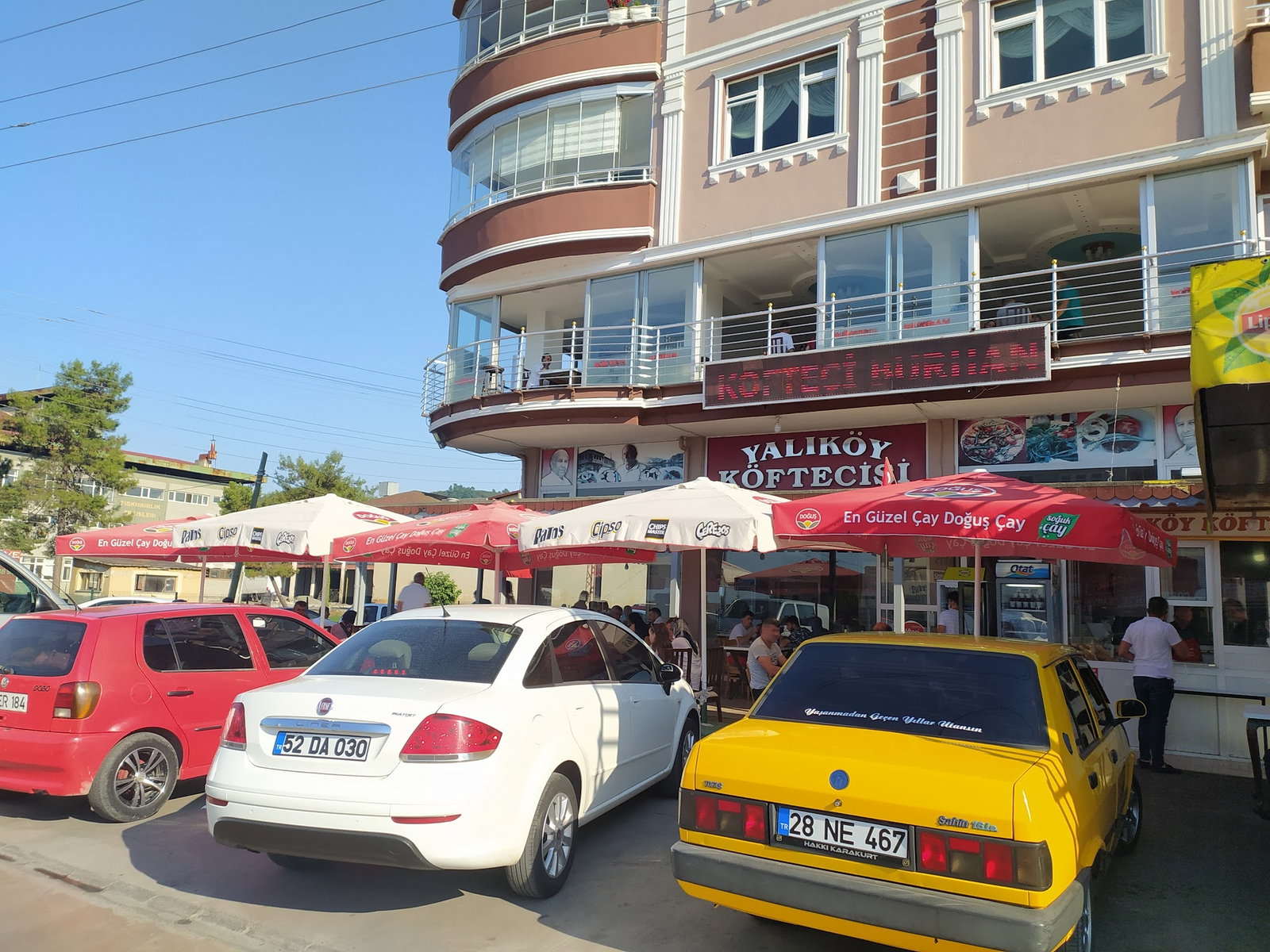 Yalıköy Köftecisi Burhan Ay