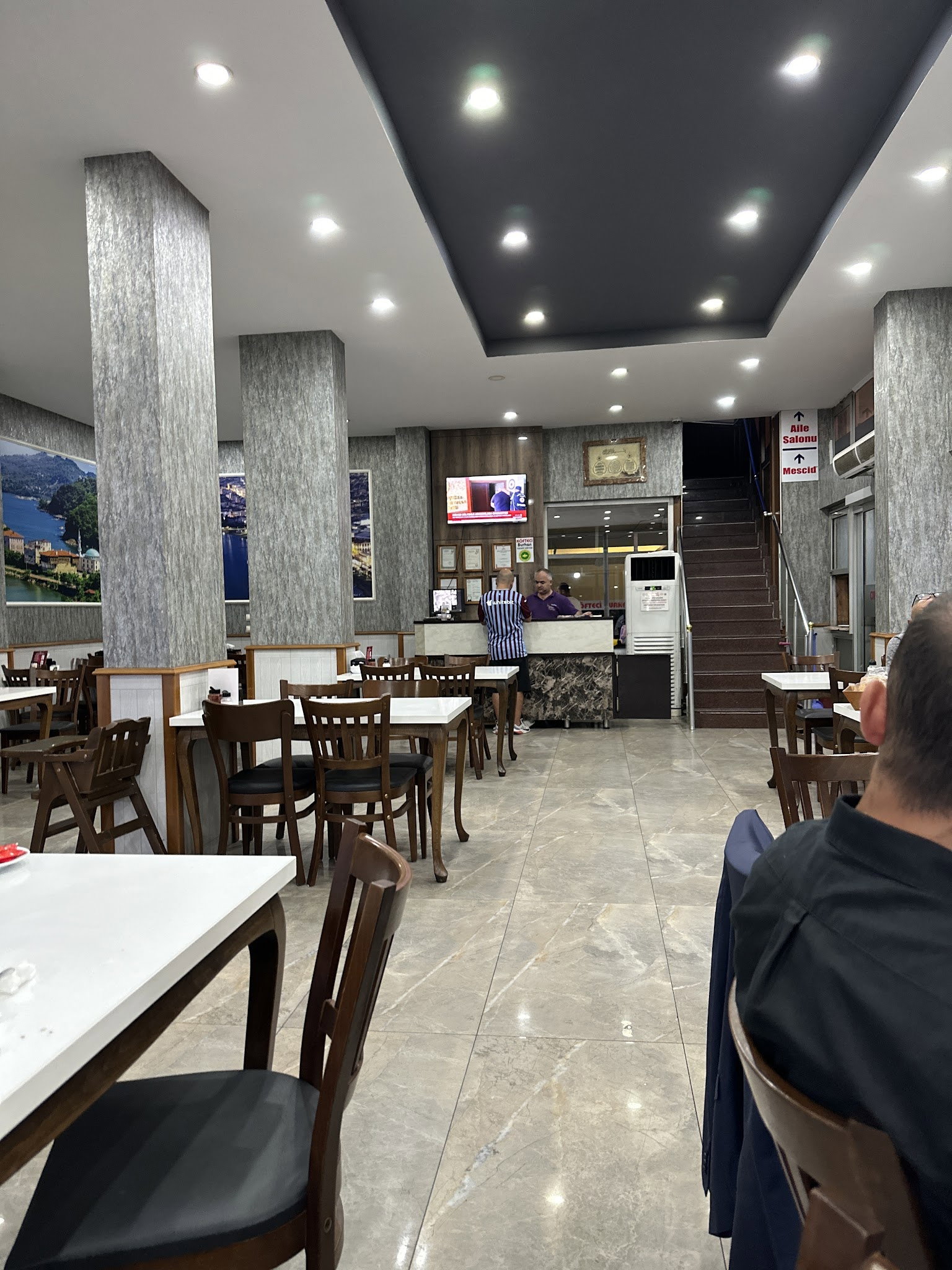 Yalıköy Köftecisi Burhan Ay