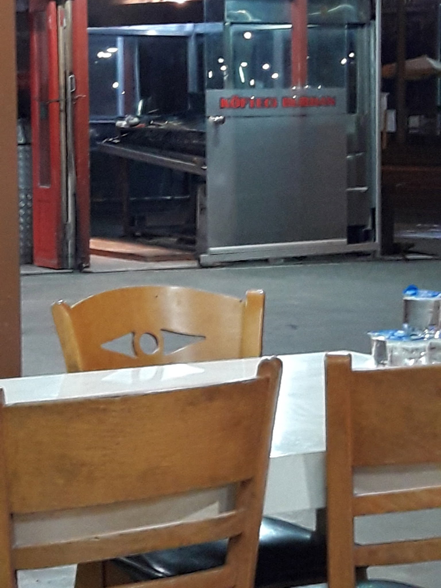 Yalıköy Köftecisi Burhan Ay