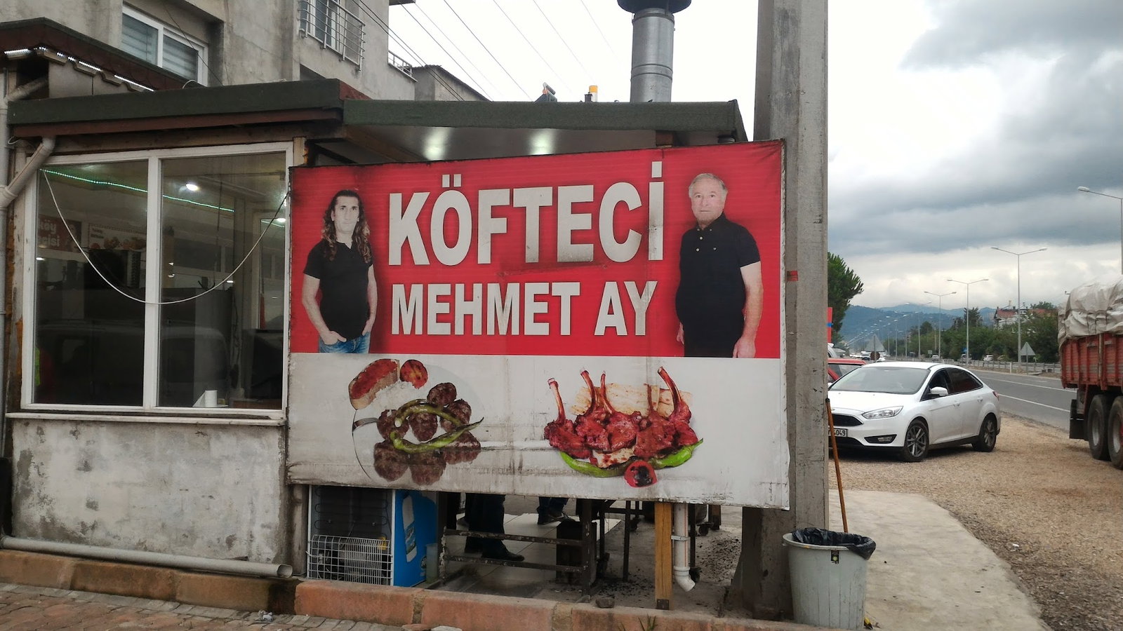 Yalıköy Köftecisi Burhan Ay