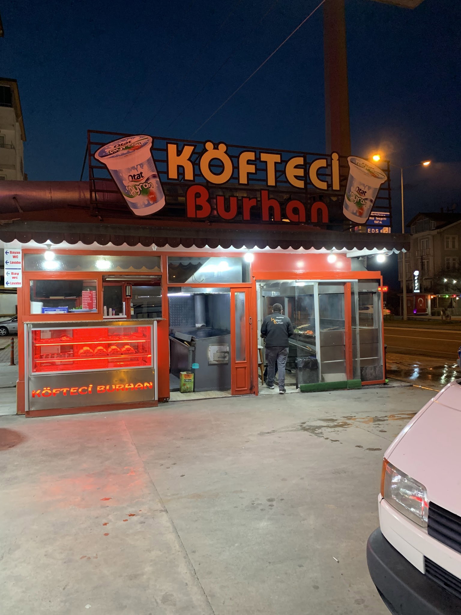 Yalıköy Köftecisi Burhan Ay