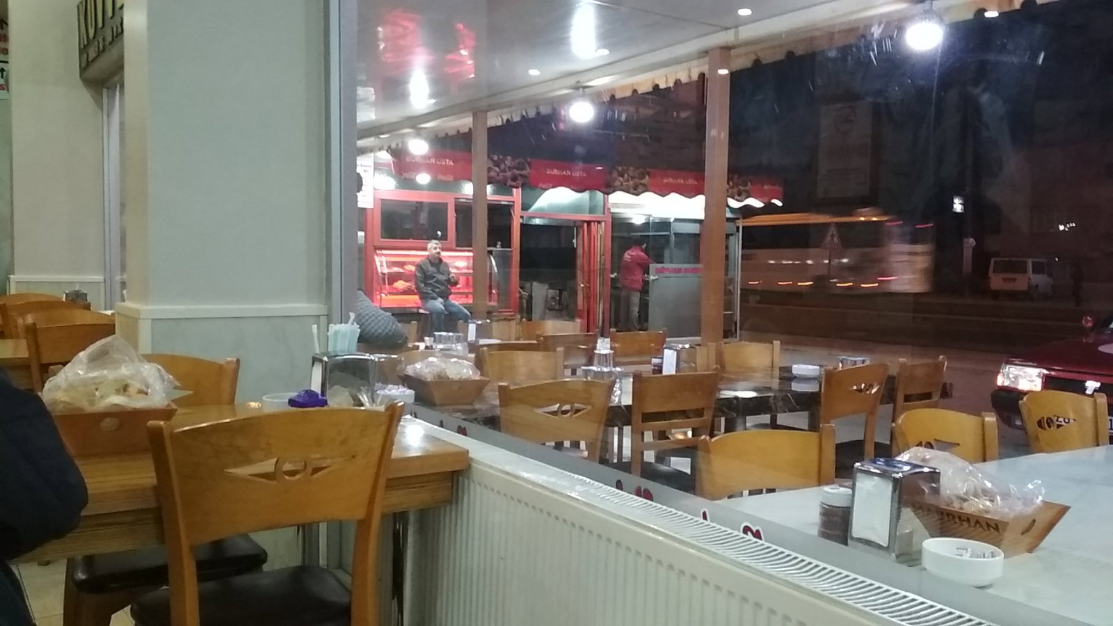 Yalıköy Köftecisi Burhan Ay