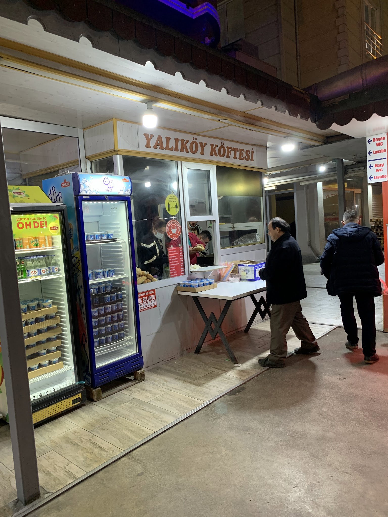 Yalıköy Köftecisi Burhan Ay