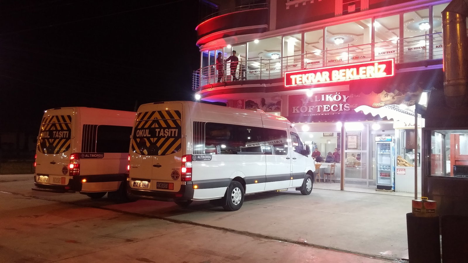 Yalıköy Köftecisi Burhan Ay