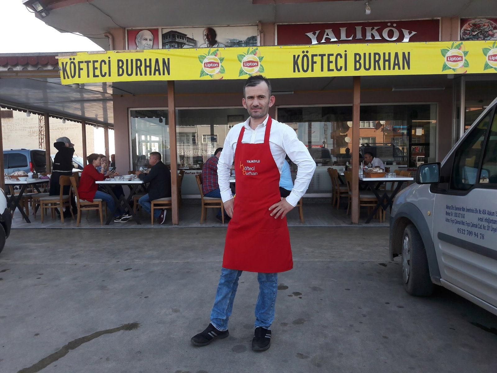 Yalıköy Köftecisi Burhan Ay