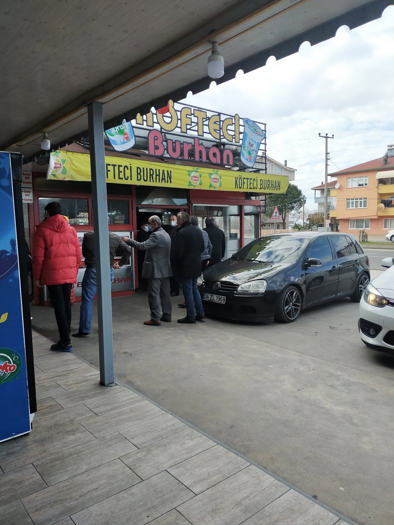 Yalıköy Köftecisi Burhan Ay