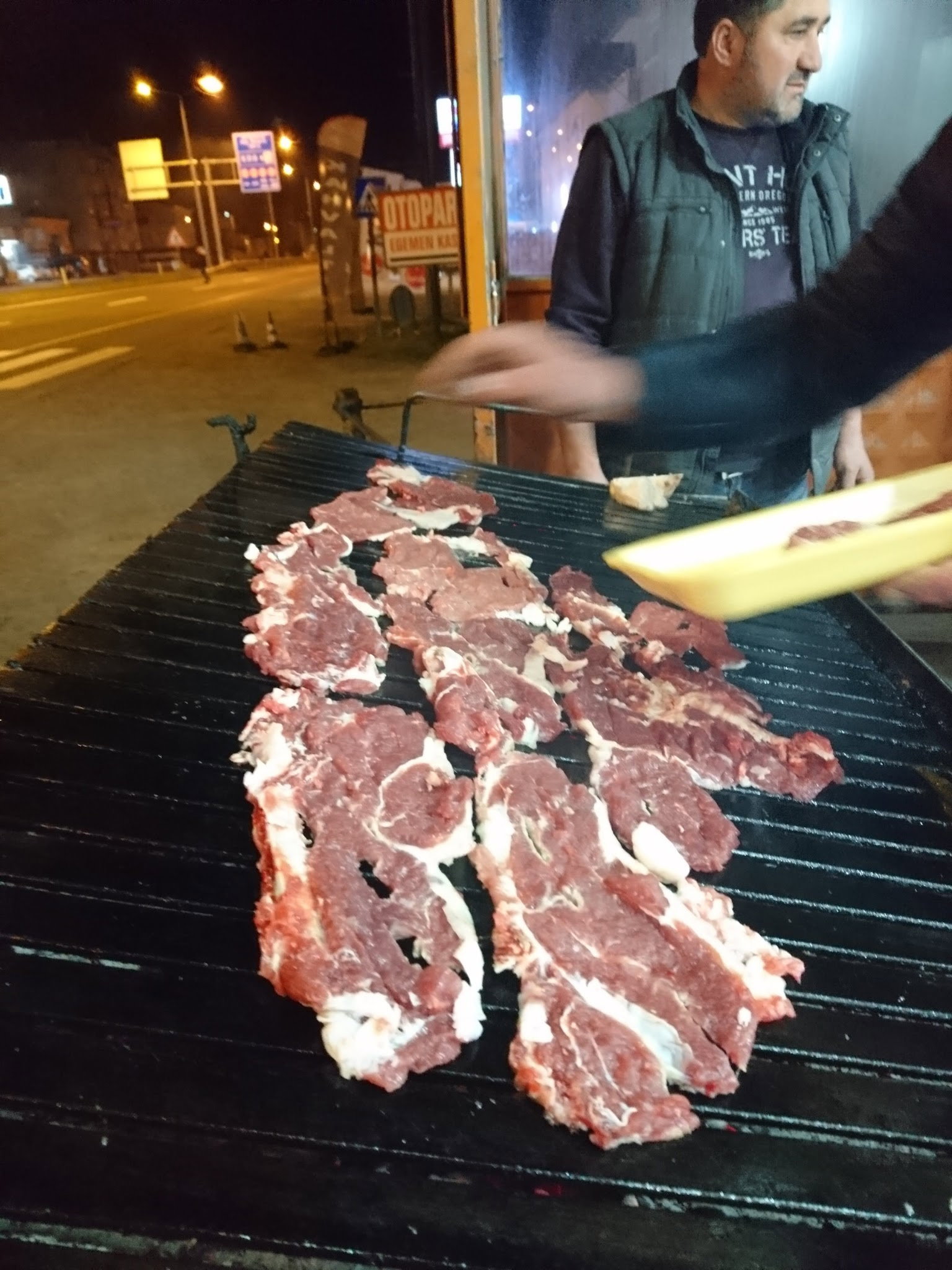 Yalıköy Köftecisi Burhan Ay