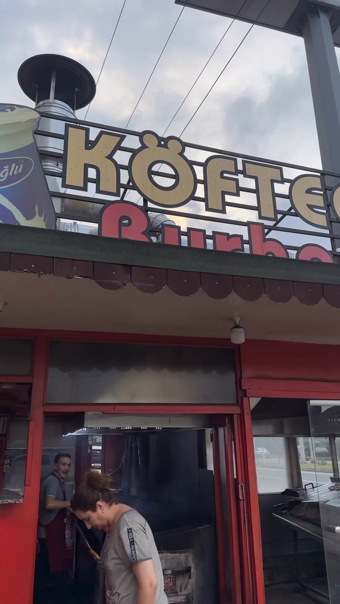 Yalıköy Köftecisi Burhan Ay