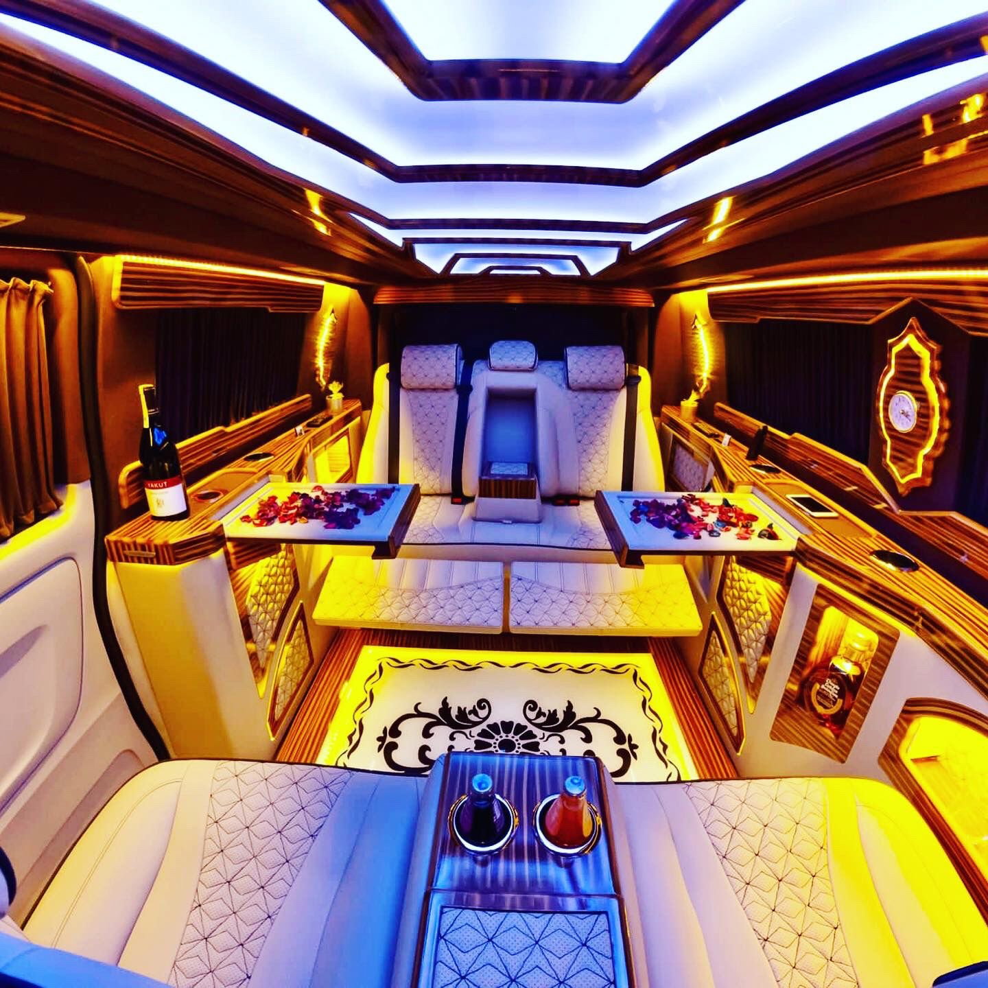 Yalıköy Köftecisi Burhan Ay