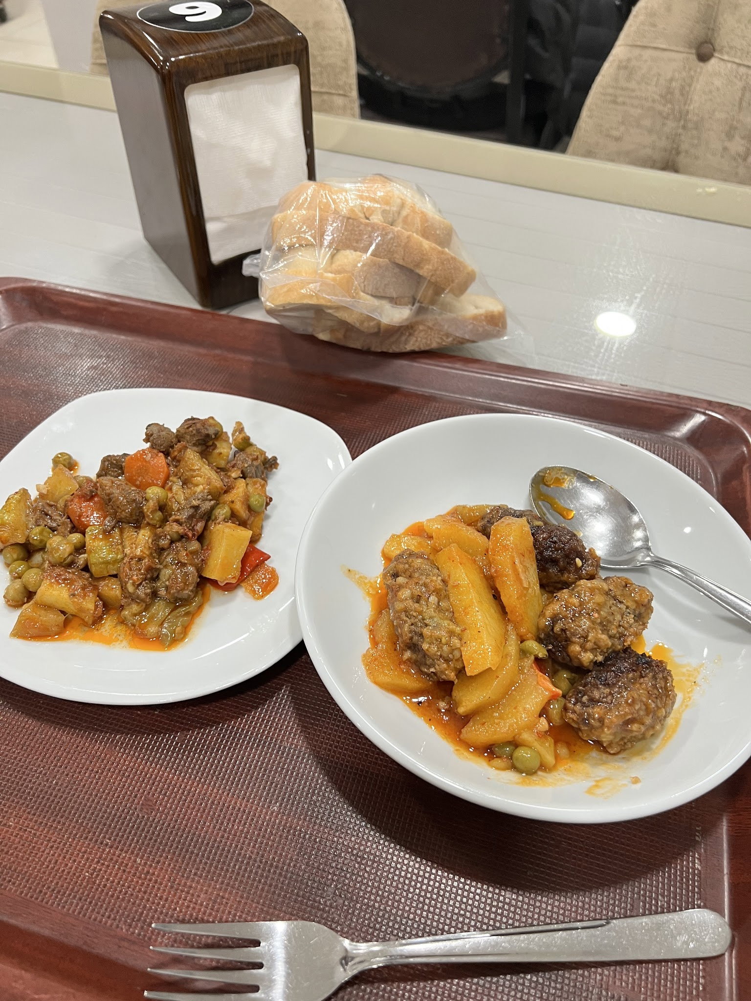 Yalıköy Köftecisi Burhan Ay